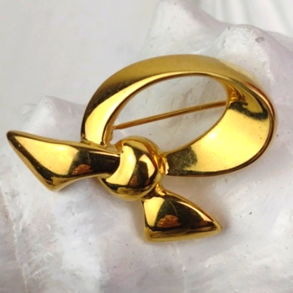 NAPIER Whimsical Gold Tone Bow Knot Brooch Pin